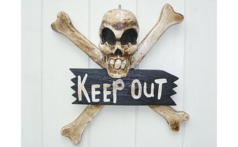 Skull & Crossbones Keep Out Sign